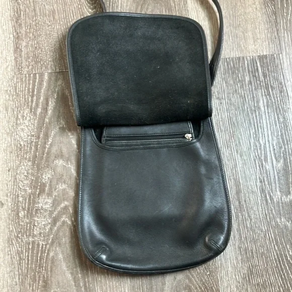 Coach - Picture 3 of 17